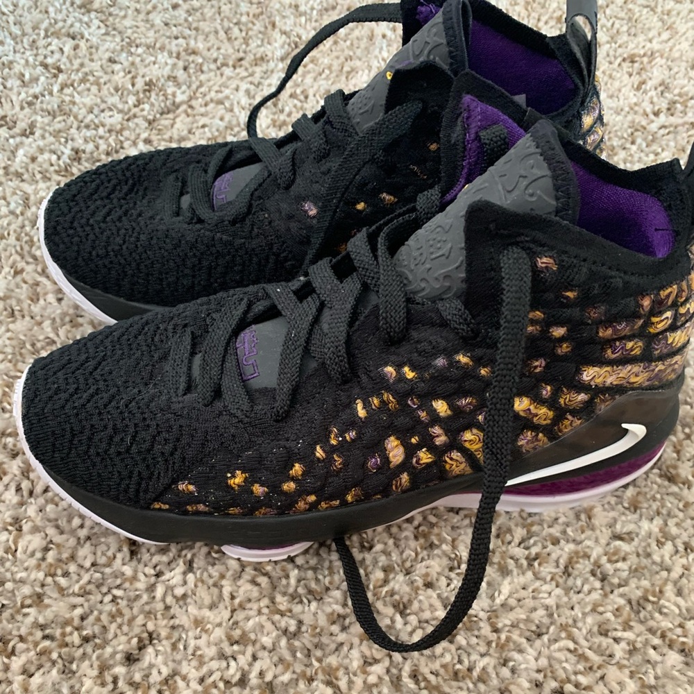 Nike Lebron 17 barely worn men 5.5